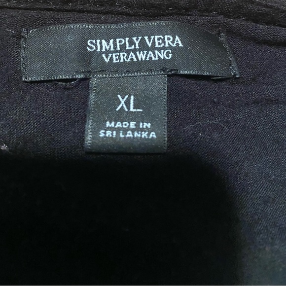 XL black and white floral top - Picture 2 of 3